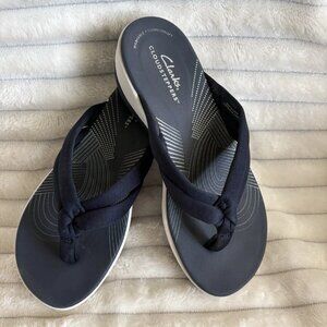 Clarks Cloudsteppers Size 7 M Women's Arla Kaylie Fabric Thong Sandals Navy Blue